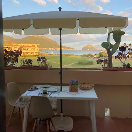 Cozy Retreat Just 150 Meters From The * ゴルフォ・アランチ
