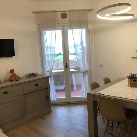 Cozy Retreat Just 150 Meters From The ゴルフォ・アランチ
